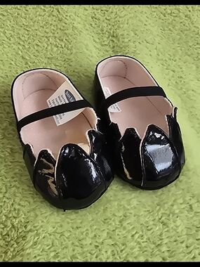 NWT NEWBORN Baby GIRLS BLACK PATENT SHOES Mary Jane Flats Pink Lining (Q3)